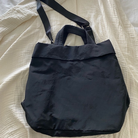 SOLD - Lululemon On My Level Bag 2.0 19L - Picture 3 of 4